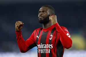 斯基拉：托莫里完成续约谈判停滞，选手越来越接近赛季结束自由身离队
